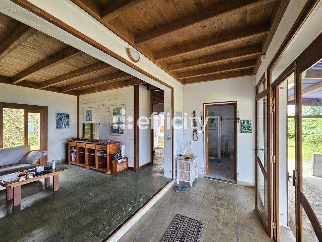 Maison 173 m² à Saint-Claude  - photo 2