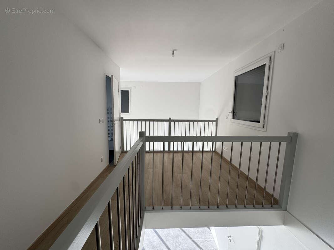 Jardin - Notaire Offert - Garage - 2 parkings - Piscine - photo 4