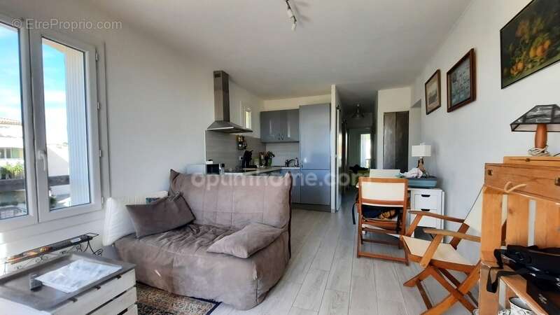  Appartement T2 rénové avec terrasse – Centre-ville de Sausset-les-Pins – A deux pas de la plage - photo 4