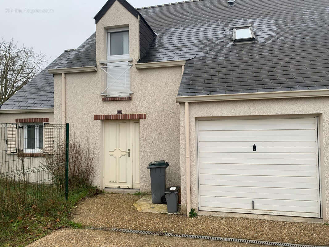 Maison à SAINT-JEAN-DE-LA-RUELLE