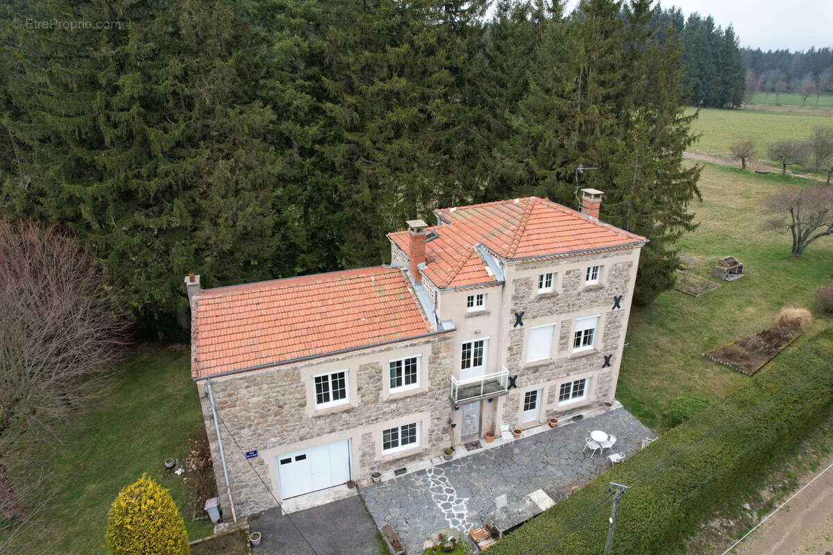 Maison à SAINT-VICTOR-MALESCOURS