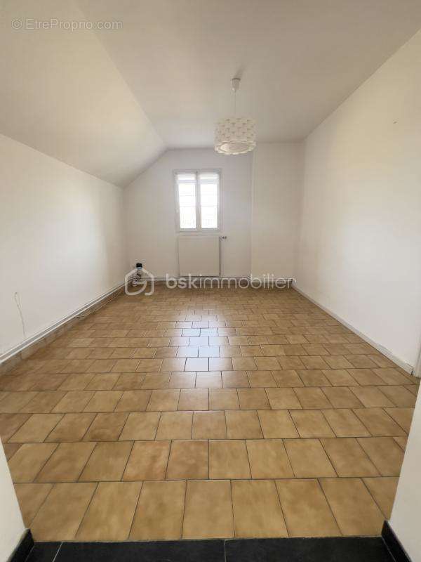 Appartement à LE PLESSIS-BELLEVILLE