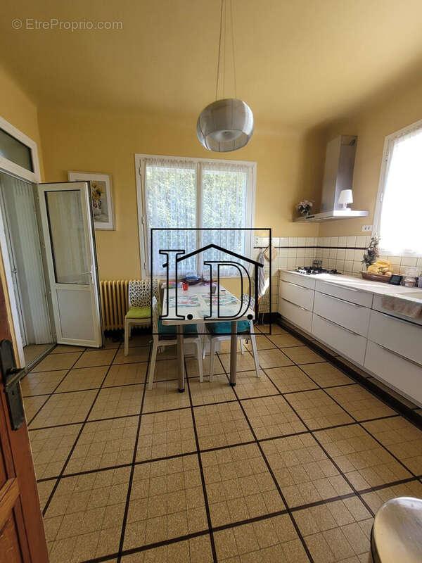 Cuisine - Maison à LE BUISSON-DE-CADOUIN