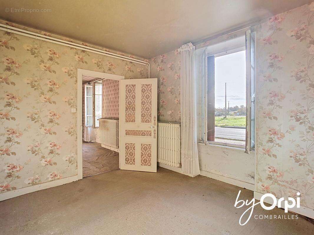 Maison à DURDAT-LAREQUILLE