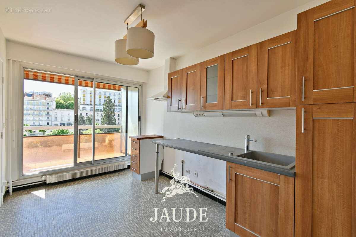 Appartement T2 de 45 m2 avec grand balcon, cave et garage   Résidence Le Sévigné, Chamalières - photo 5