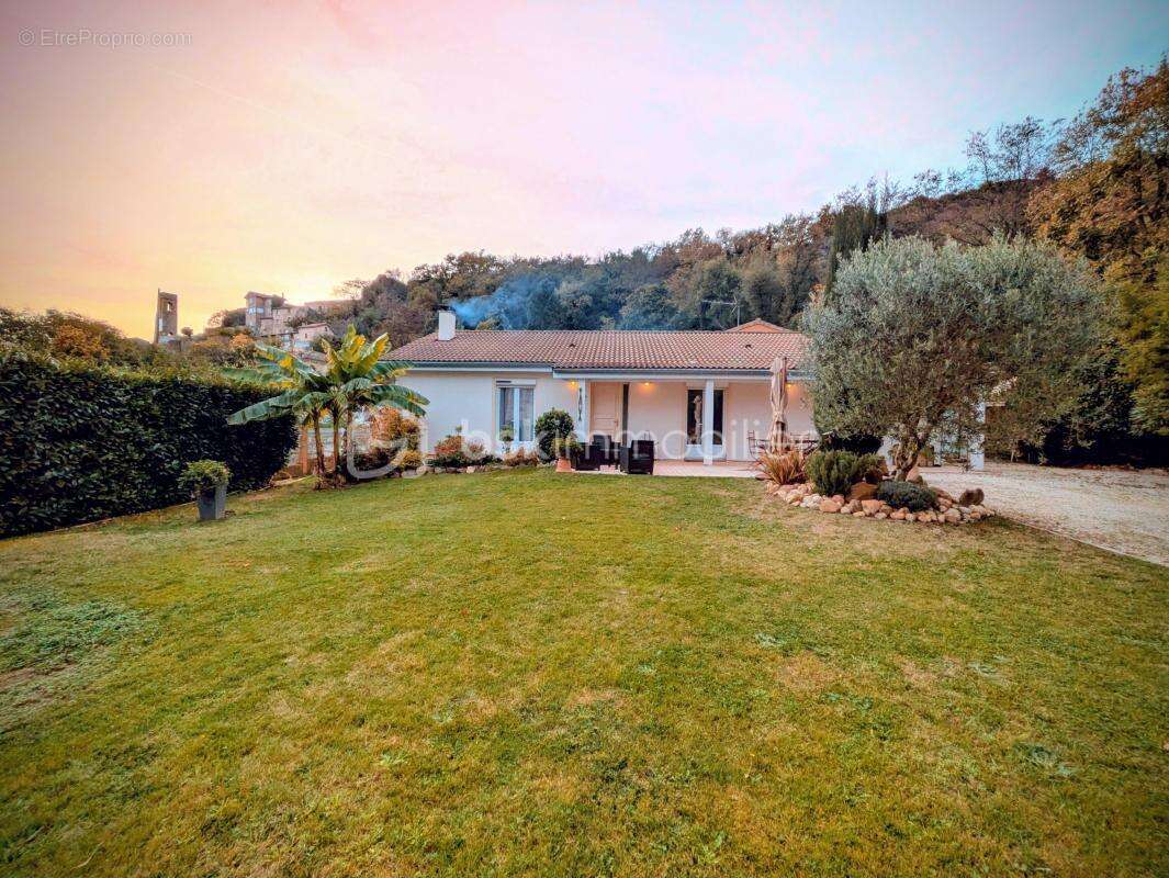 Maison à CHARMES-SUR-RHONE