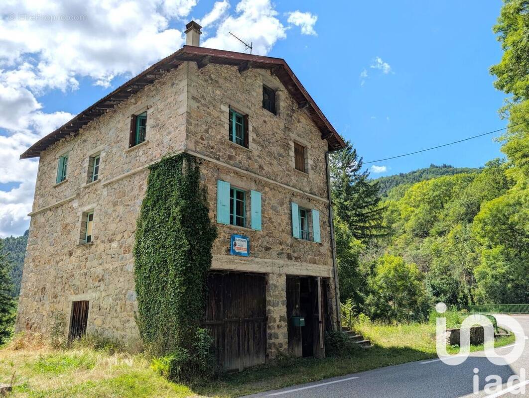 Photo 1 - Maison à SAINT-JULIEN-BOUTIERES