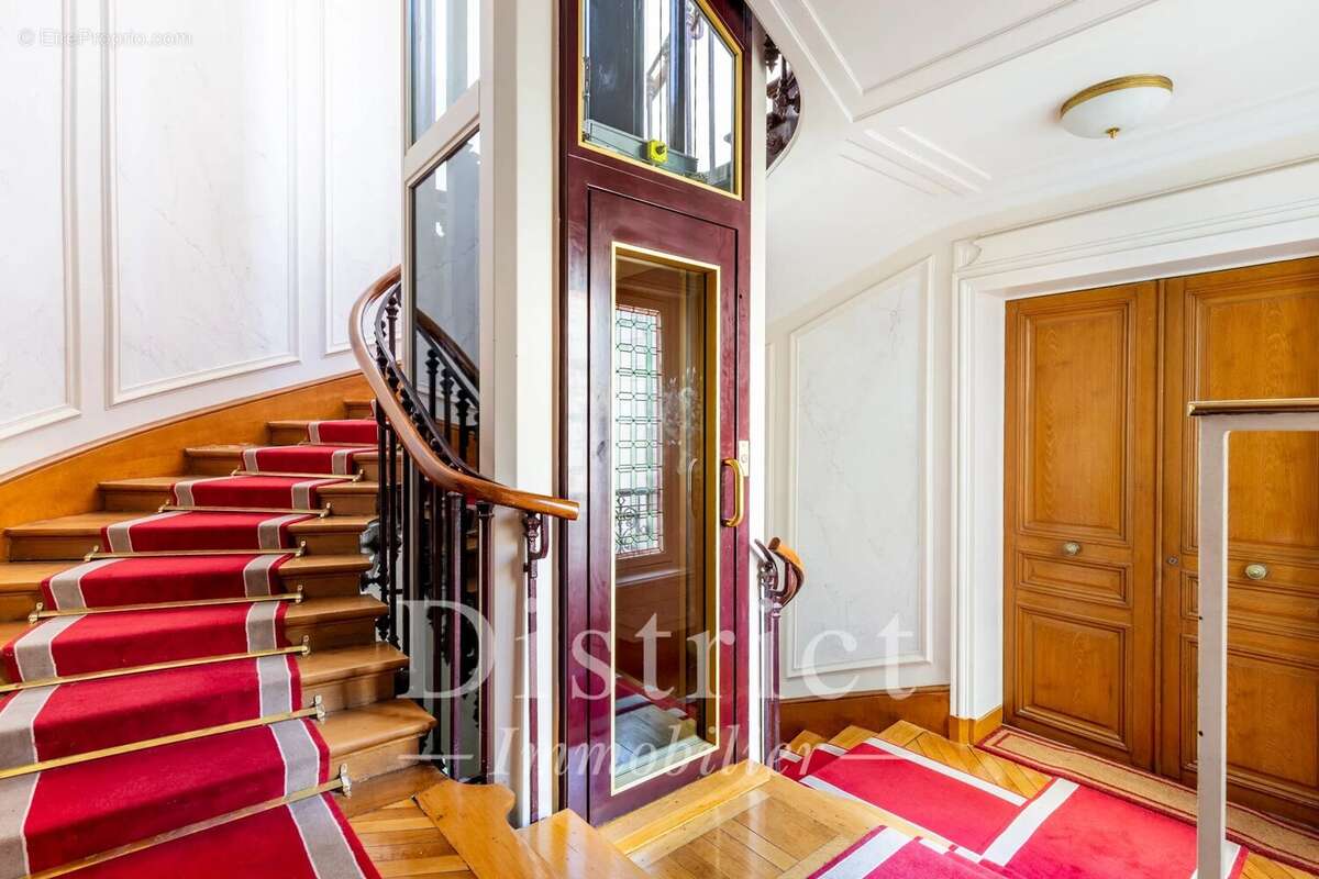 Appartement à PARIS-8E