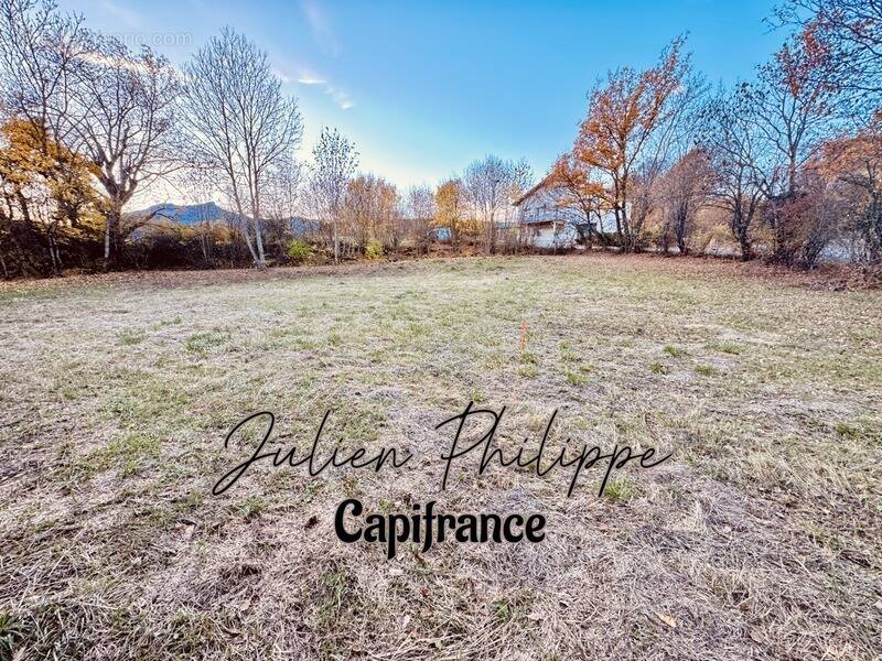 Terrain à SAINT-JULIEN-EN-CHAMPSAUR