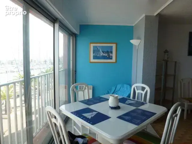 A vendre - gruissan - secteur calme - proche village et capitainerie - appartement 2 chambres  - vue port - photo 4