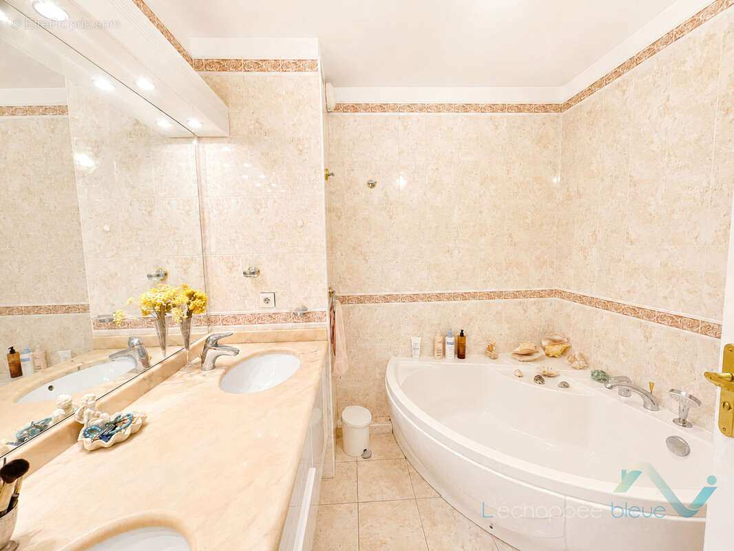 Appartement à CARQUEIRANNE