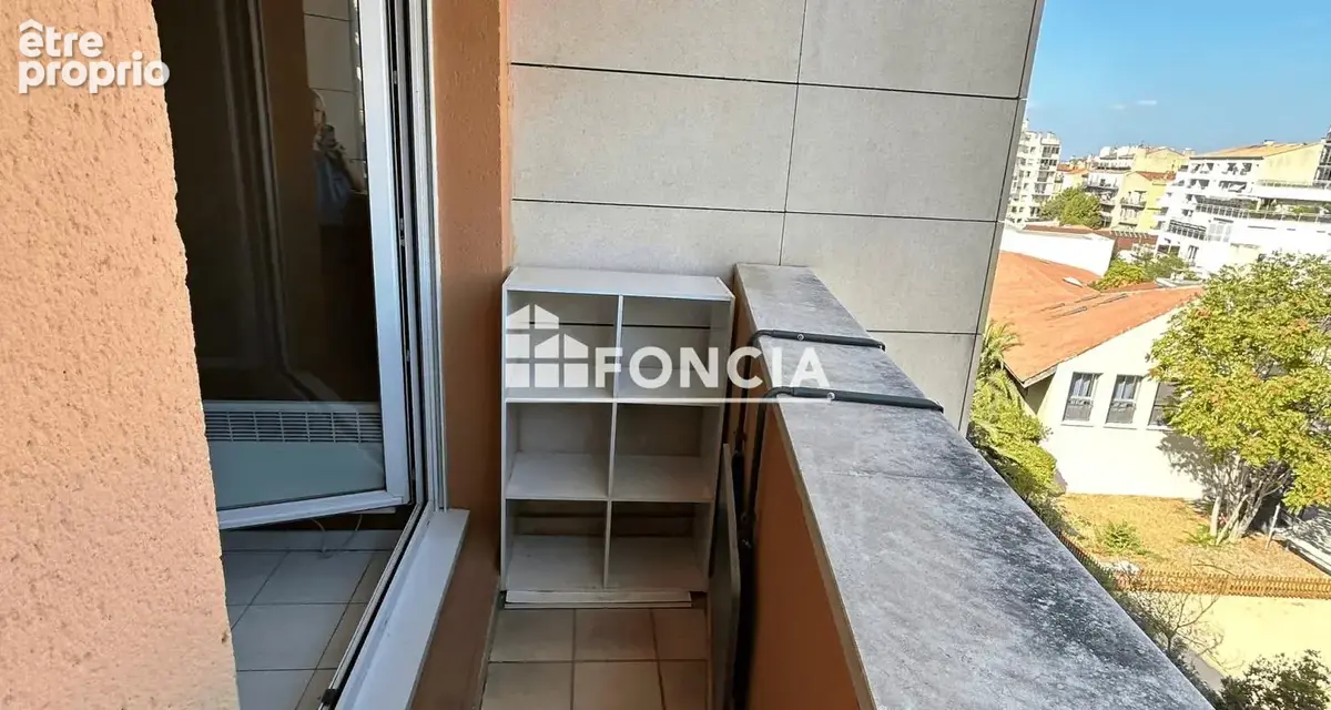 Prox Castellane - Studio avec balcon en étage ue dégagée - photo 3