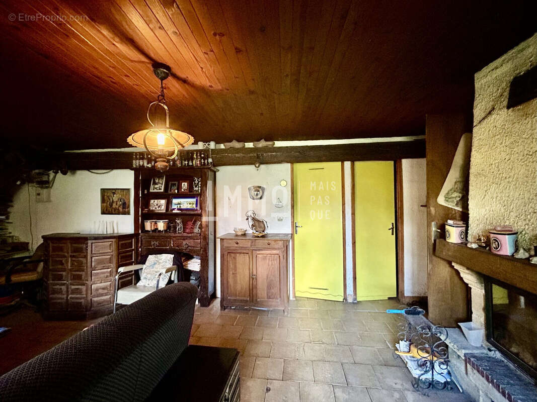 Maison à LES CHAPELLES