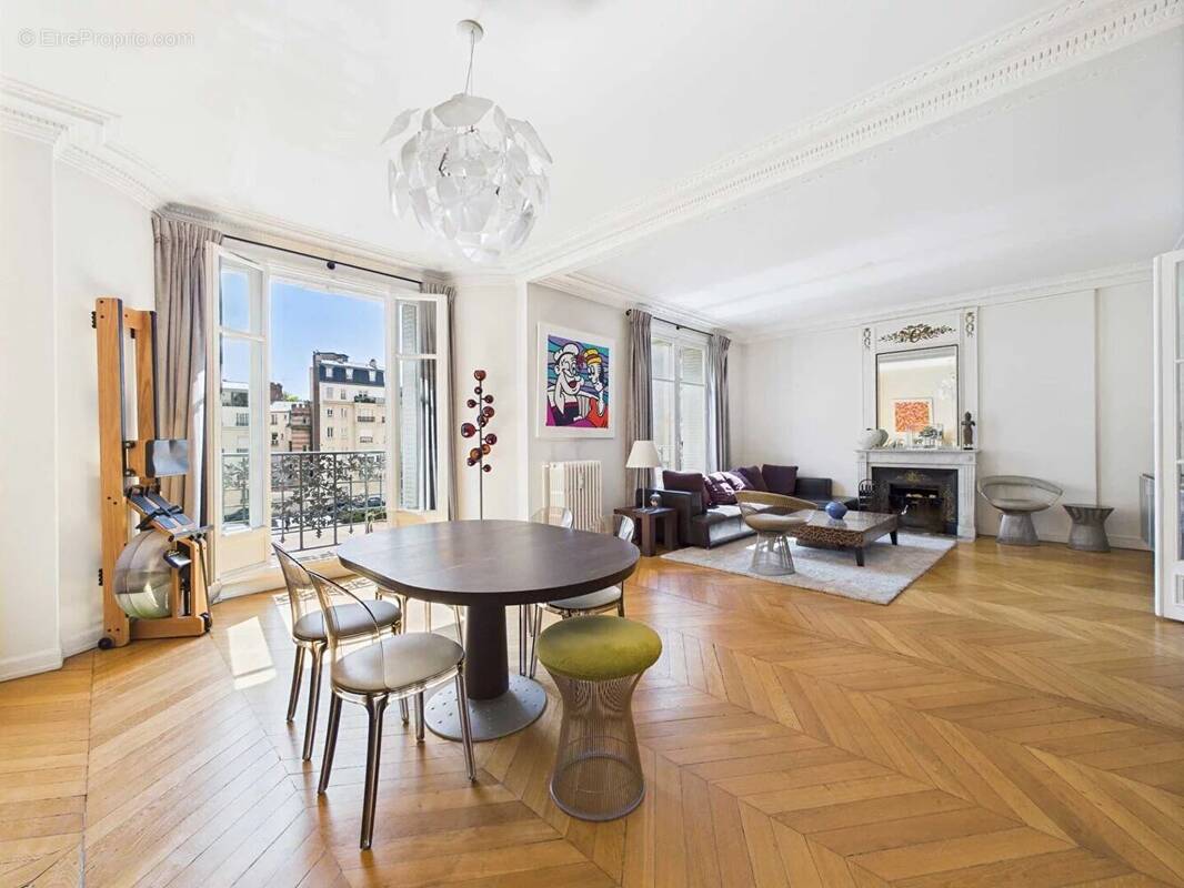 Appartement à PARIS-17E