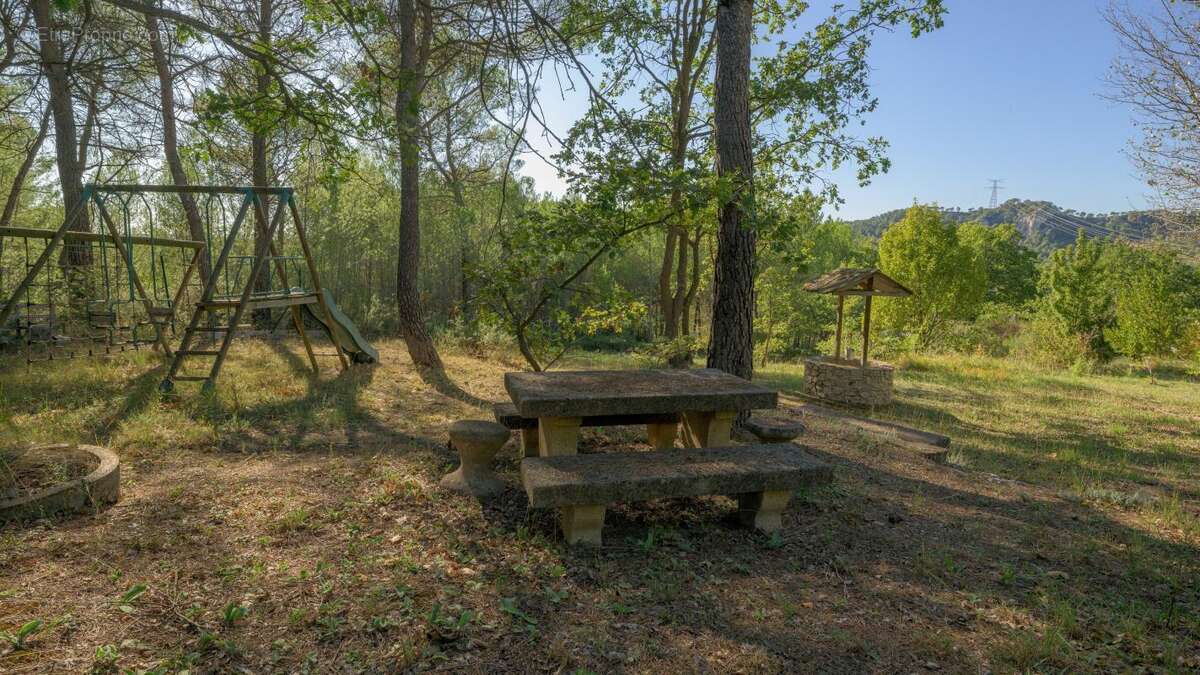 Maison 265 m² à Rognes  - photo 25