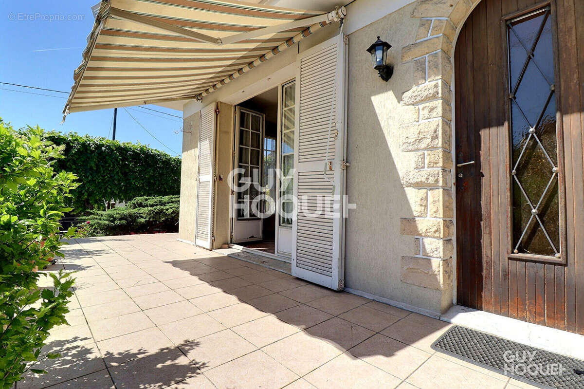 Maison à SAINTE-GENEVIEVE-DES-BOIS