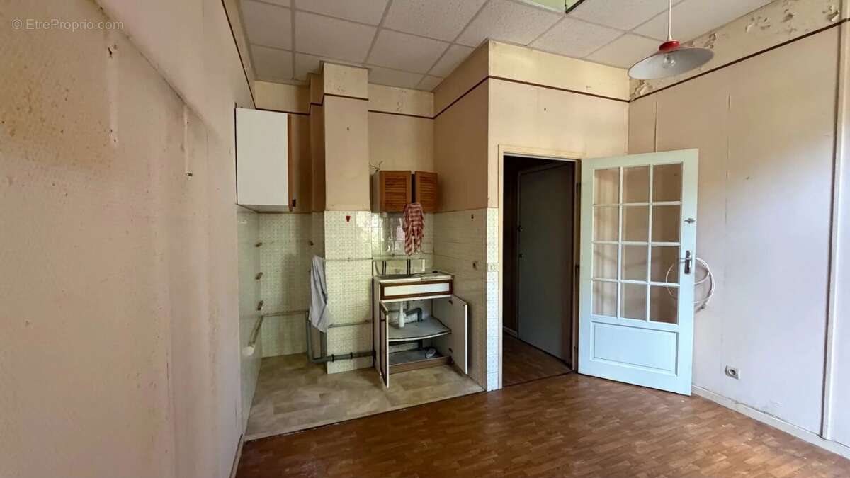 Studio à rénover avec beau potentiel – Résidence Les Alpes - photo 4