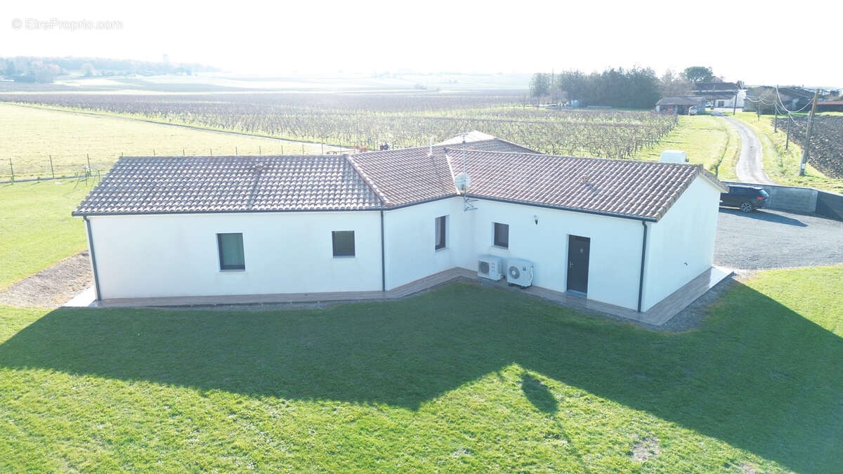 Maison à JARNAC-CHAMPAGNE