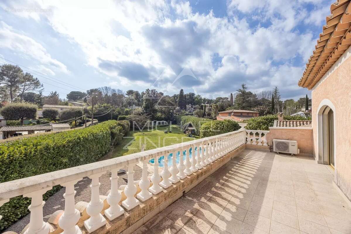 Maison à ROQUEFORT-LES-PINS