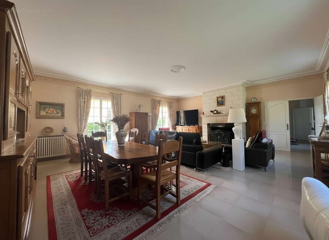Maison à SAINT-CYR-SUR-LOIRE