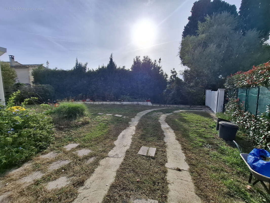 Maison à FONTVIEILLE