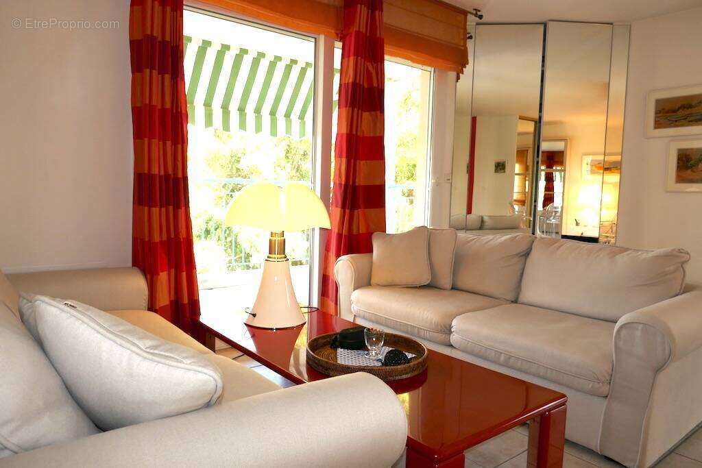  Vente en Nue-Propriété – Usufruit Viager Réservé sur F80ans - Appartement F2/3 de standing à Sanary-sur-Mer (83110) - photo 15