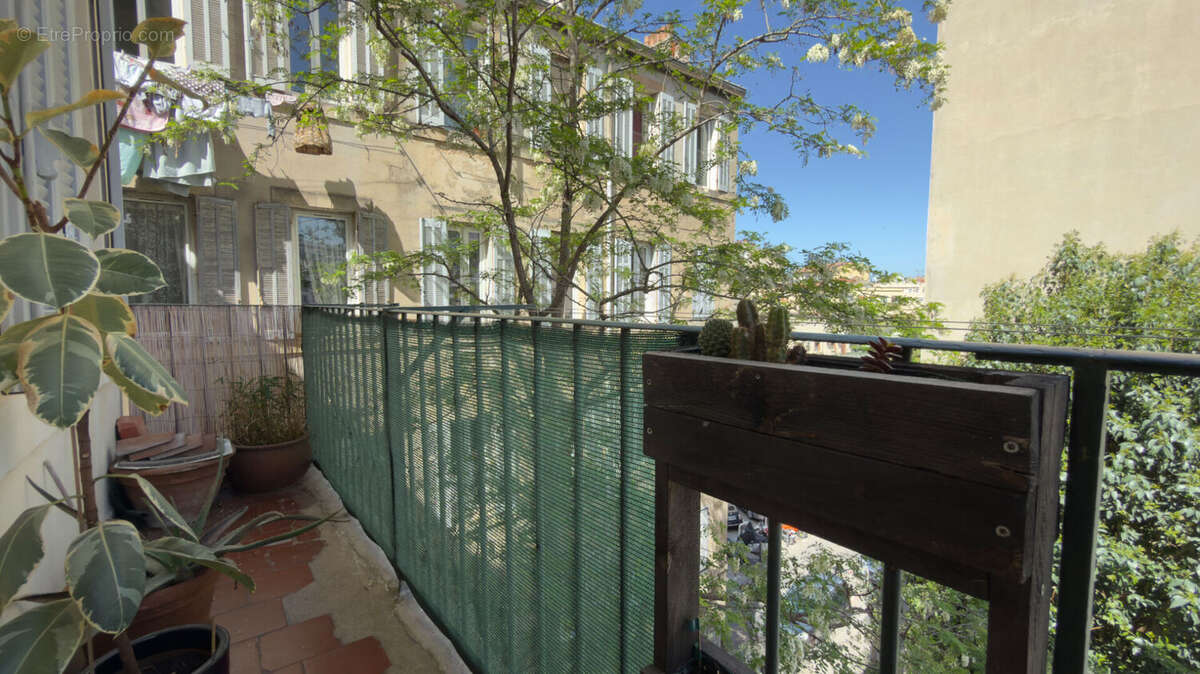 Appartement à MARSEILLE-5E