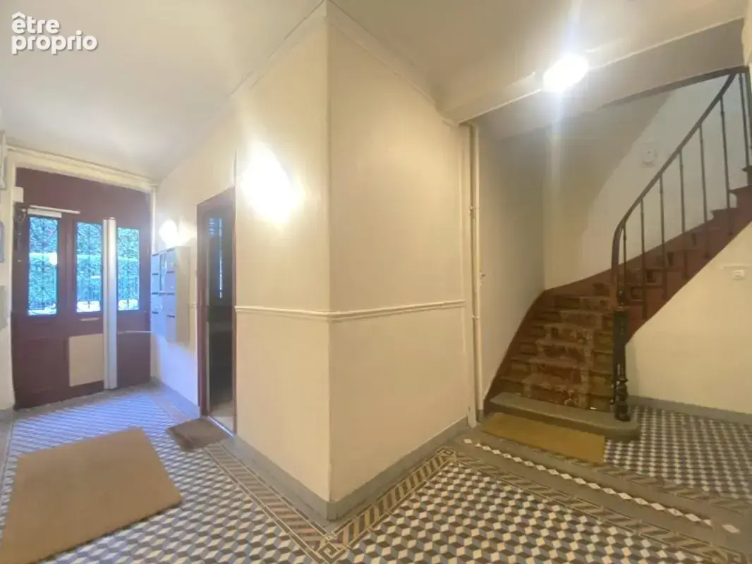 Belleville : 2 pièces de 22 m² à rénover - photo 2