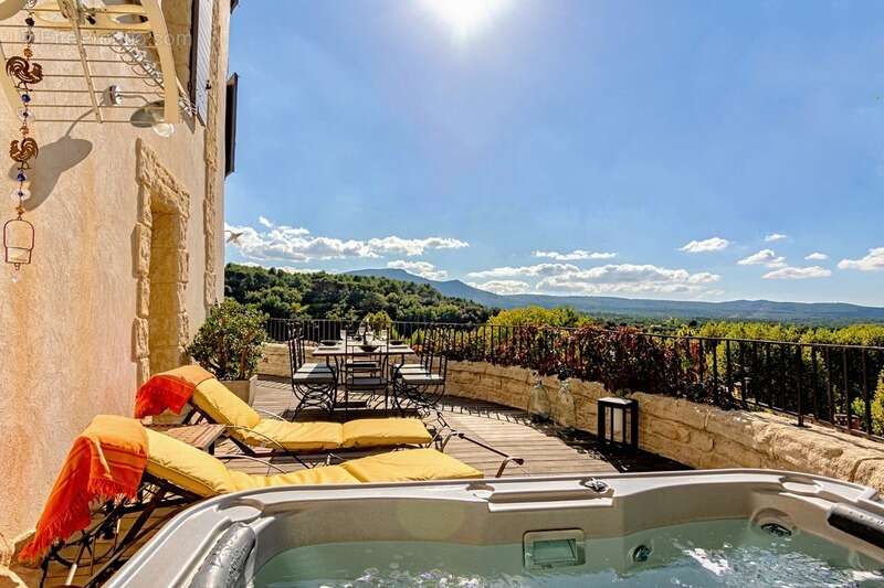 Ancienne bergerie à vendre 5 pièces à 25mn au nord d'AIX EN PROVENCE (13), 100 m2, terrasse et vue panoramique - photo 5