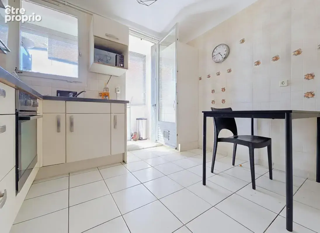 Appartement - 2 Chambres - 1 Bureau - 1 Balcon - 1 Loggia - Parking - Proche toutes commodités - photo 9