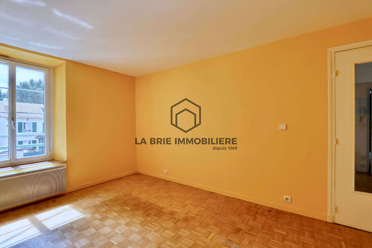 Appartement à BRIE-COMTE-ROBERT