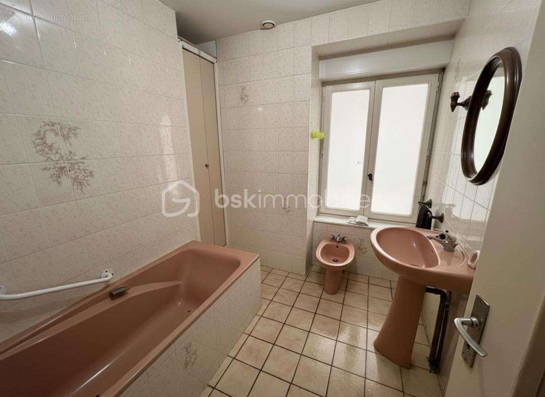 Maison à SAINT-GEORGES-DE-REINTEMBAULT