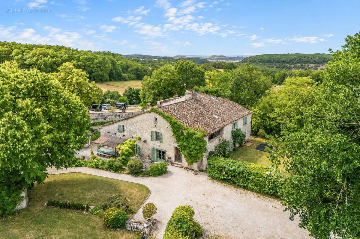 Maison à MONTAIGU-DE-QUERCY