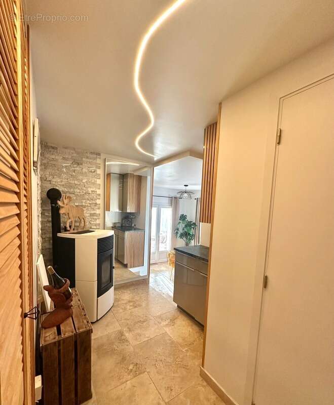 Comme une maison de vacances toute l'année – Maison rénovée avec jardin, deux terrasses et piscine à Grasse Saint-Mathieu - photo 13