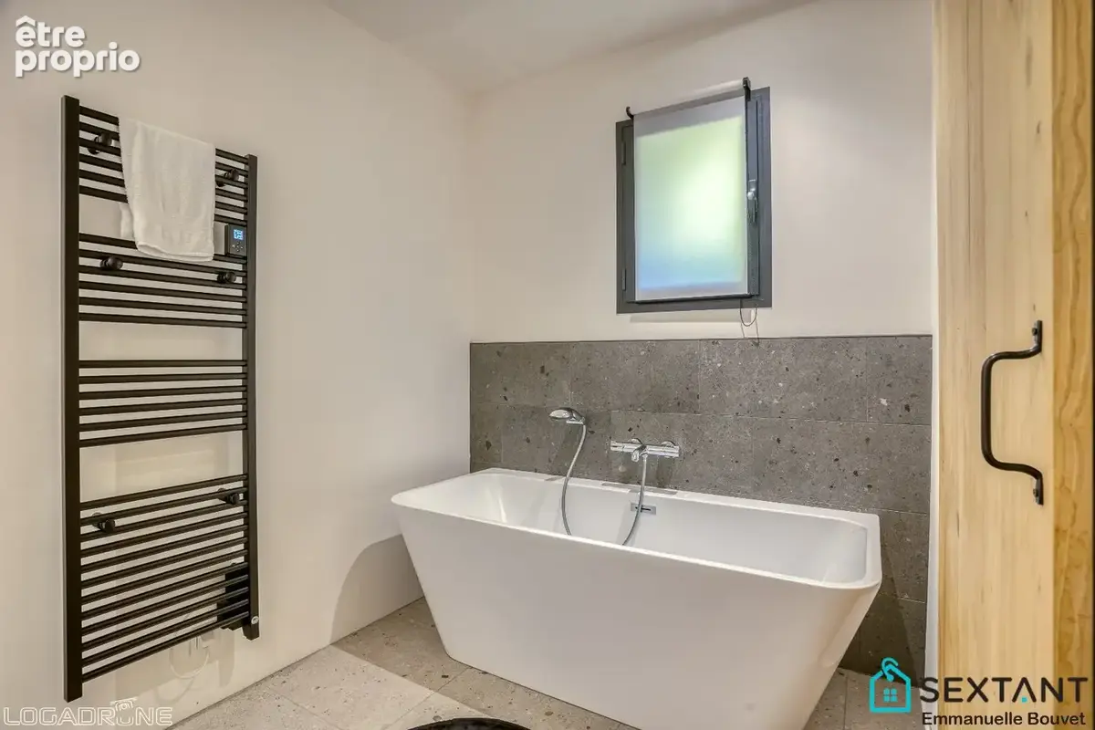 A 15 min de Bergerac, superbe propriété en pierre rénovée sur plus de 3 HA, 4 habitations, grange, superbe espace piscine - photo 18