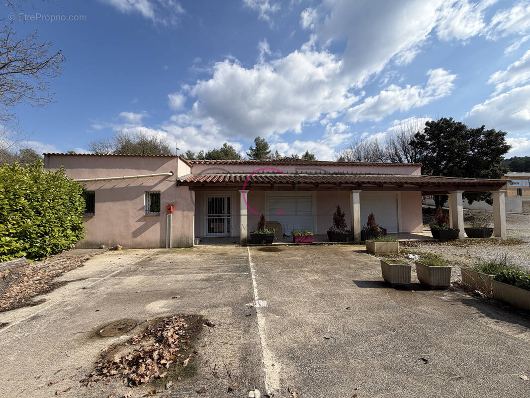 Commerce à SAINT-PAUL-LES-DURANCE