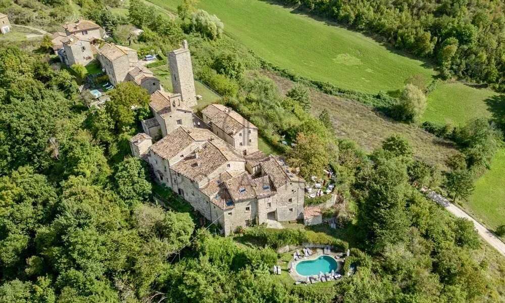 Château-hameau du XIIe siècle - photo 6