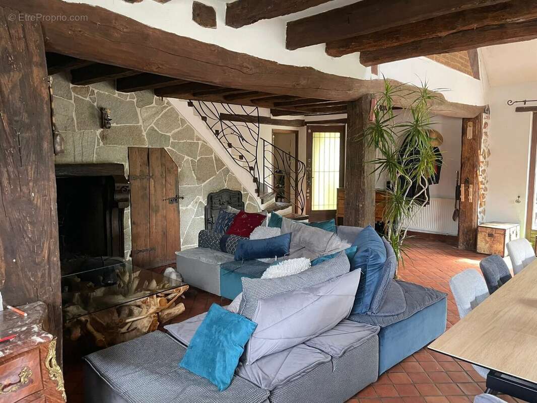 Maison à ANGERVILLIERS