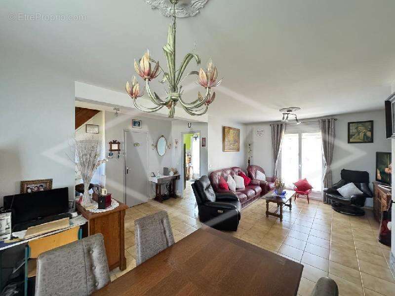 Maison à COMBS-LA-VILLE