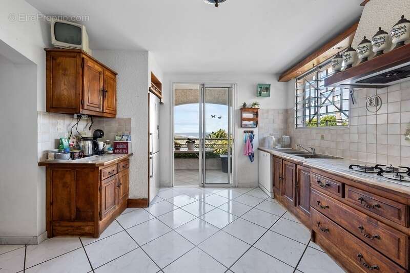 À vendre – villa d’exception avec vue panoramique sur mer et port – saint-gilles les bains - photo 11