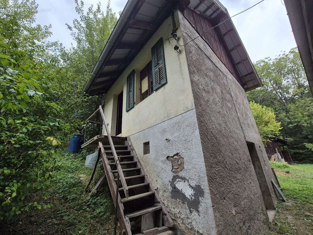 Bâtisse à rénover + maisonnette, 1484 m2 de terrain ! - photo 6