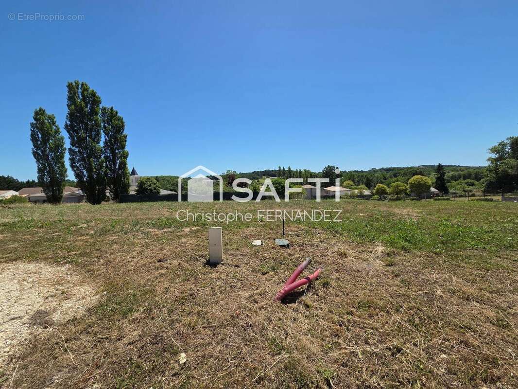 Terrain 586 m² à Boisredon  - photo 3