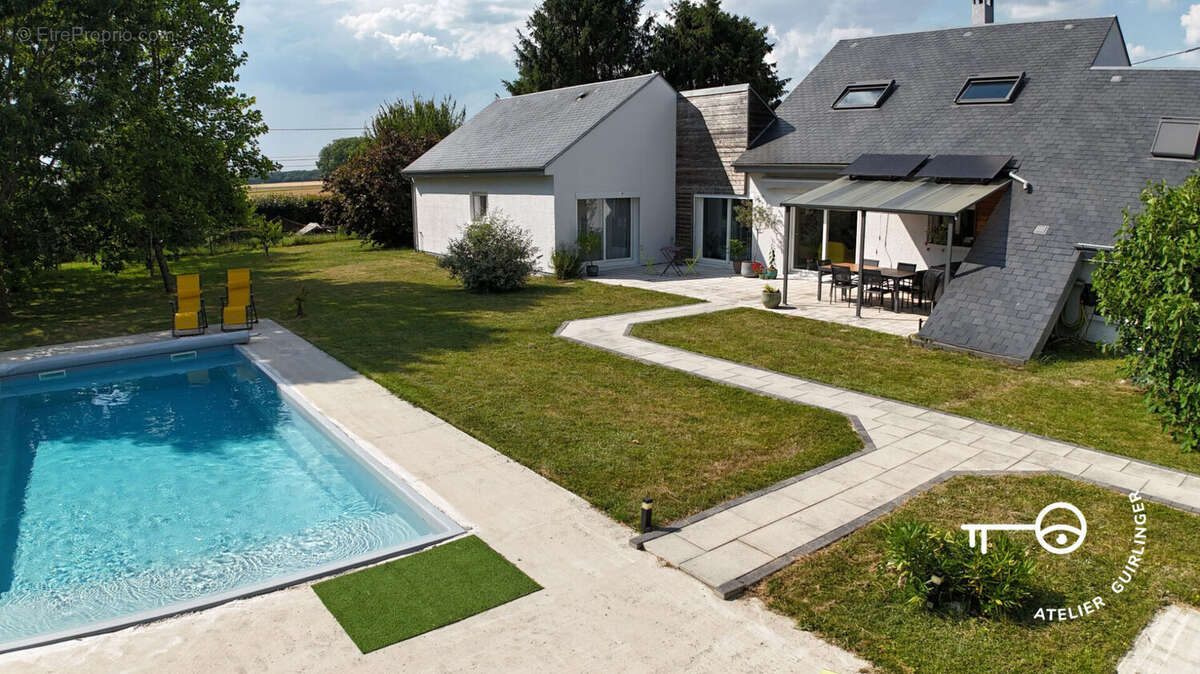 Maison d'architecte ! Volumes, fonctionnalité et environnement calme à Mardié !! - photo 7