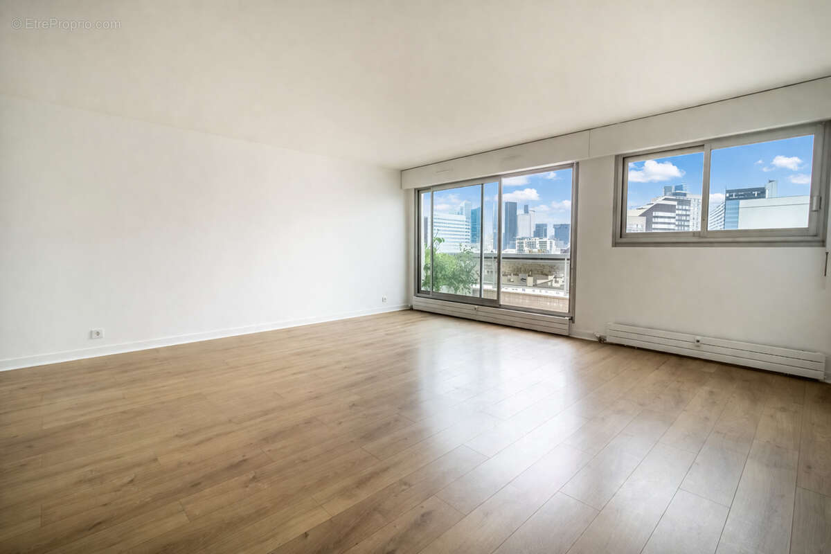 Appartement à COURBEVOIE