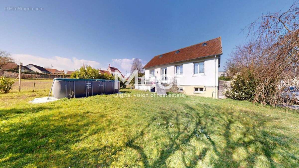 Maison à COULANGES-LA-VINEUSE