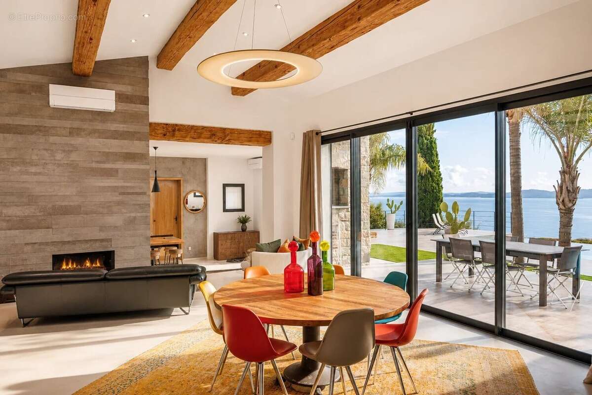 Maison à CARQUEIRANNE