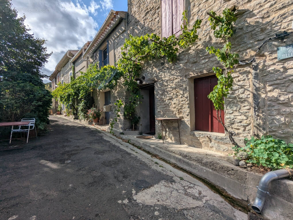 Maison à LAGRASSE