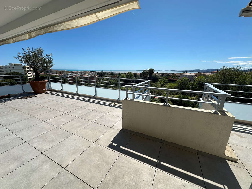 Appartement à SAINT-LAURENT-DU-VAR