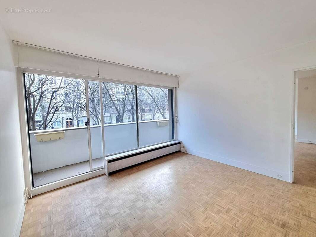 Appartement à PARIS-14E