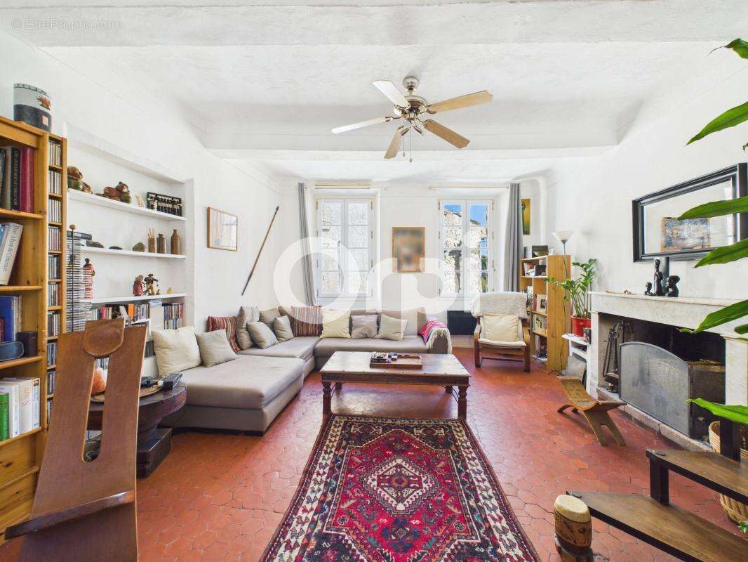 Appartement à TOURRETTES